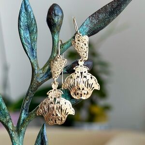 14K solid gold filigree vintage earrings.